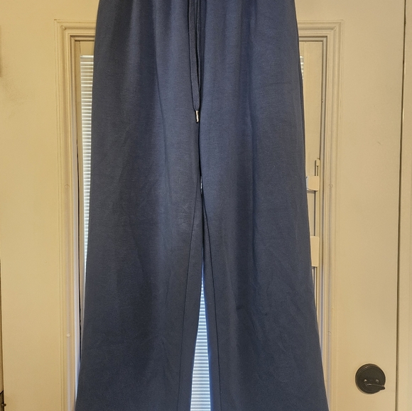Large, 2 PC athletic set, blue, wide zip collared shirt, wide leg matching pants - Picture 8 of 11